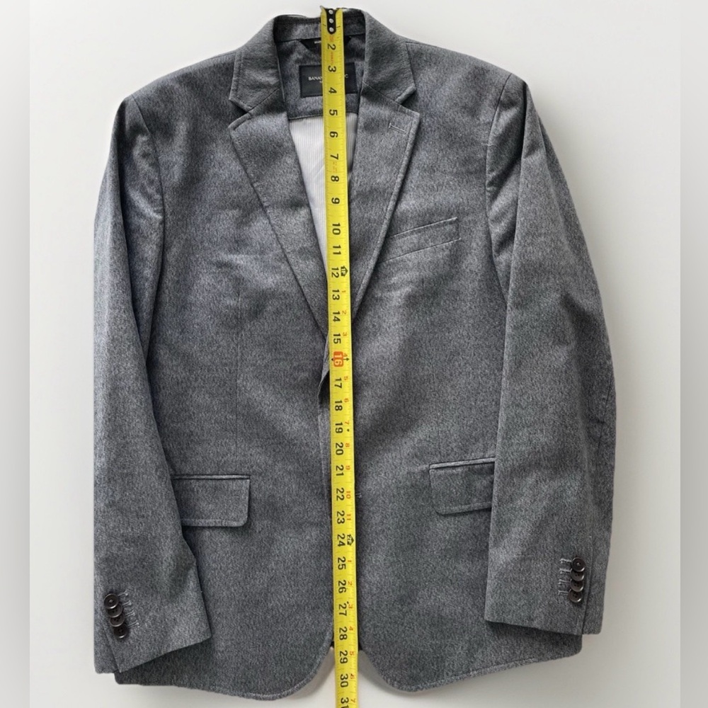 Banana Republic Men’s Tailored Fit Blazer — Gray, Size 40S. - Picture 9 of 13